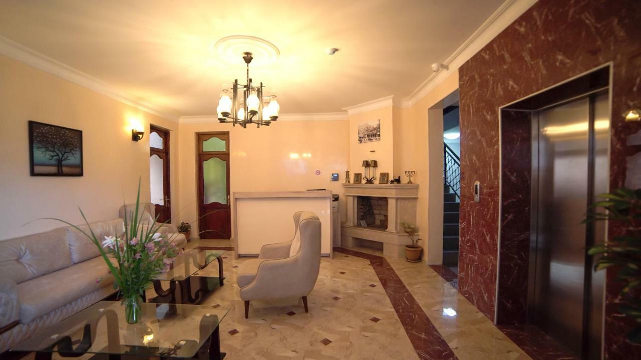 Hotel Progress Батуми Екстериор снимка