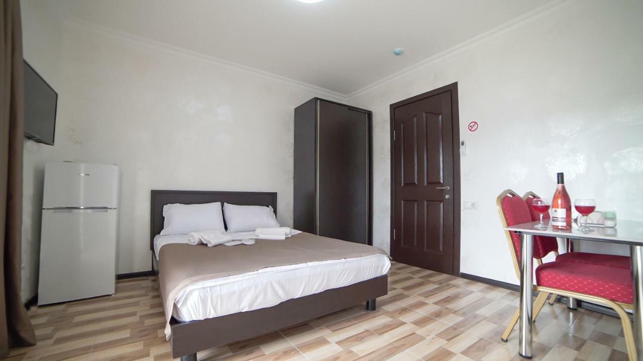 Hotel Progress Батуми Екстериор снимка